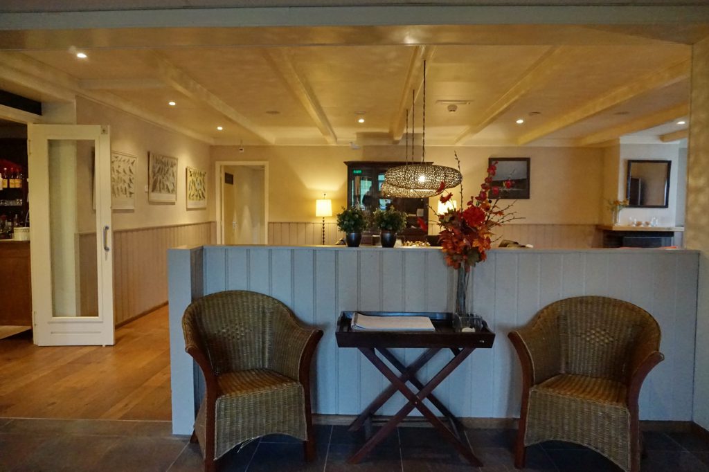 Wer Lust hat, kann sich im Gästebuch des Hotel Prins Hendrik eintragen