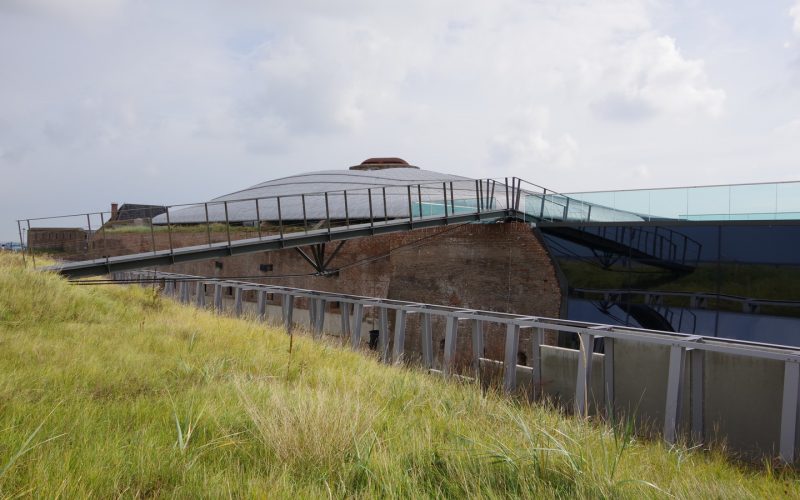 Fort Kijkduin liegt direkt hinter dem Deich.