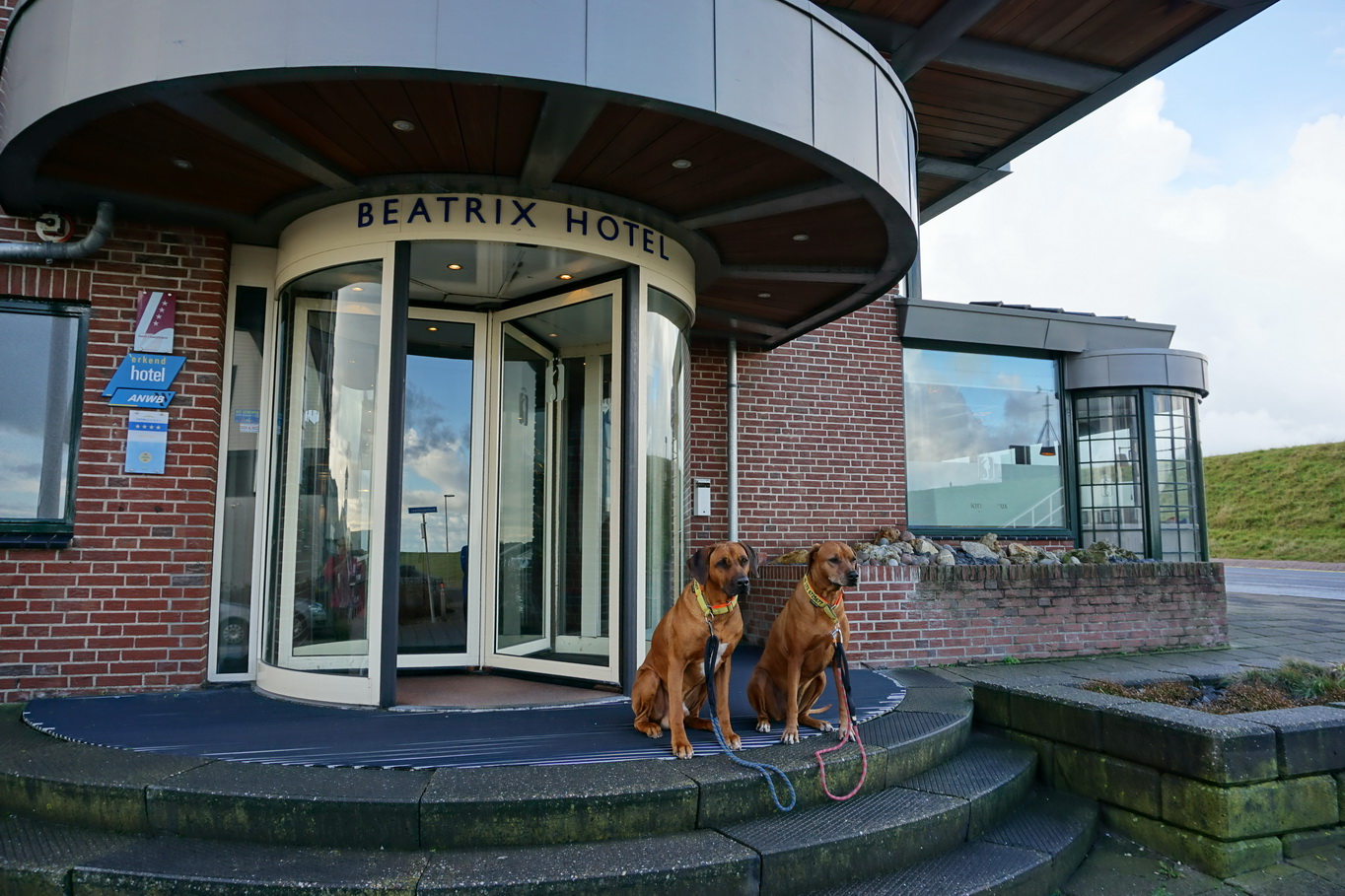 Wir haben in Den Helder im Hotel Beatrix direkt am Deich übernachtet