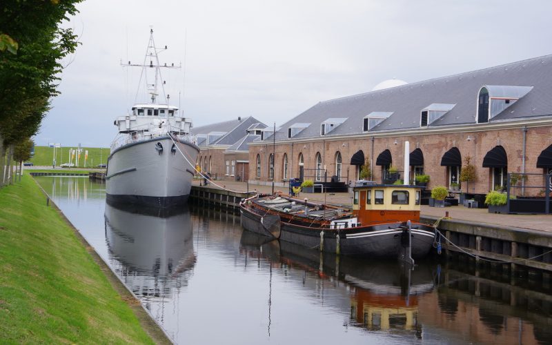 Auf dem Gelände gibt es neben dem Marinemuseum auch Freizeiteinrichtungen und Restaurants