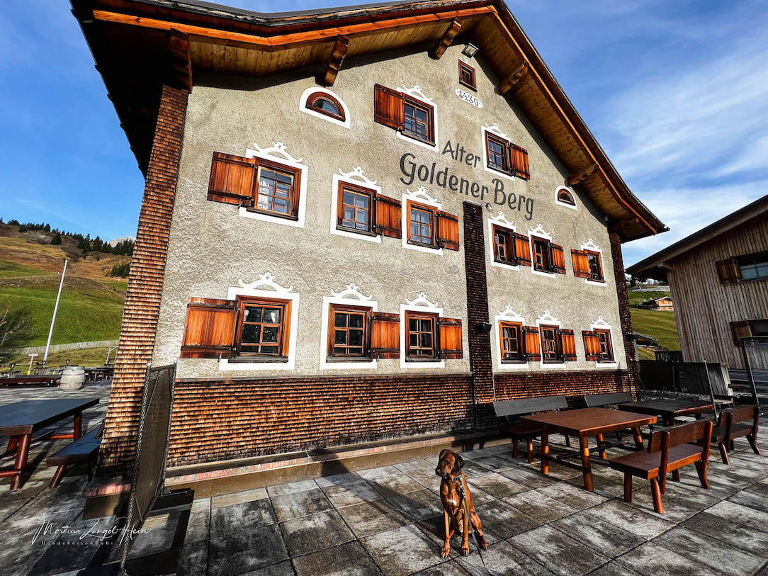 Das Hotel Goldener Berg ist seit 1965 im Besitz der Familie Pfefferkorn. Erstmals urkundlich erwähnt wurde das Haus 1430 - damals stand hier ein Bauernhof