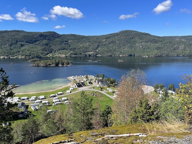 Blick auf den Campingplatz und den Byglandsfjord