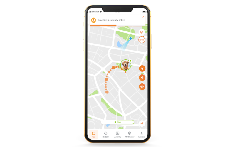 In der neuen App ist mit dem kleinen orangefarbenen Pfeil unten rechts leicht erkennbar, in welcher Richtung er unterwegs ist (Screenshot @Weenect)