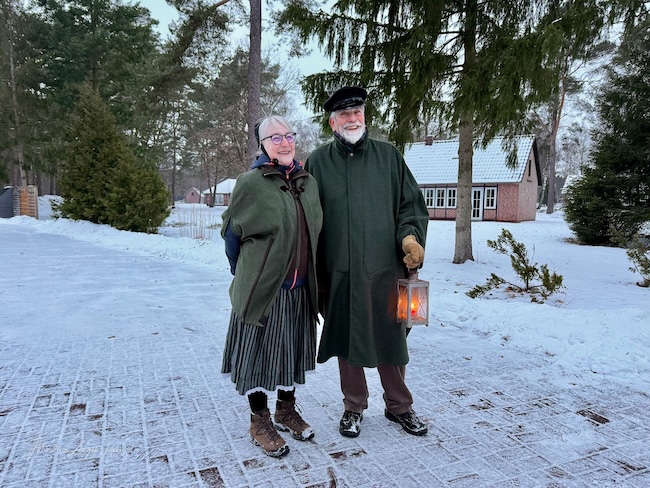 Tante Martha und Onkel Hein begleiten die Vollmondwanderung im Pietzmoor