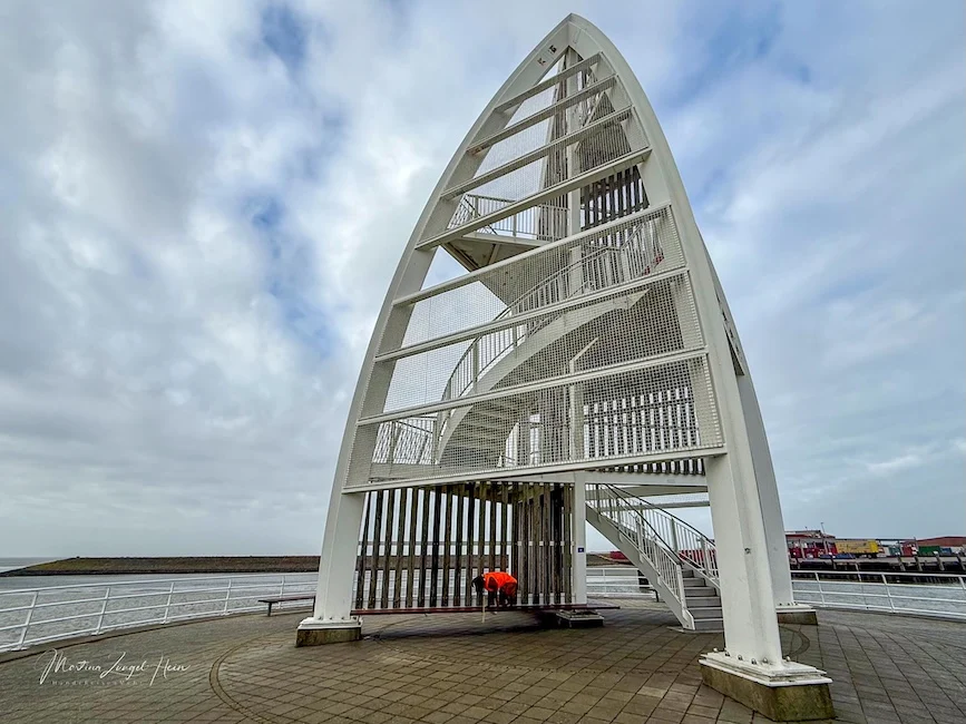 Zu einem Aufenthalt auf Juist mit Hund gehört natürlich auch ein Besuch des Seezeichens am Hafen