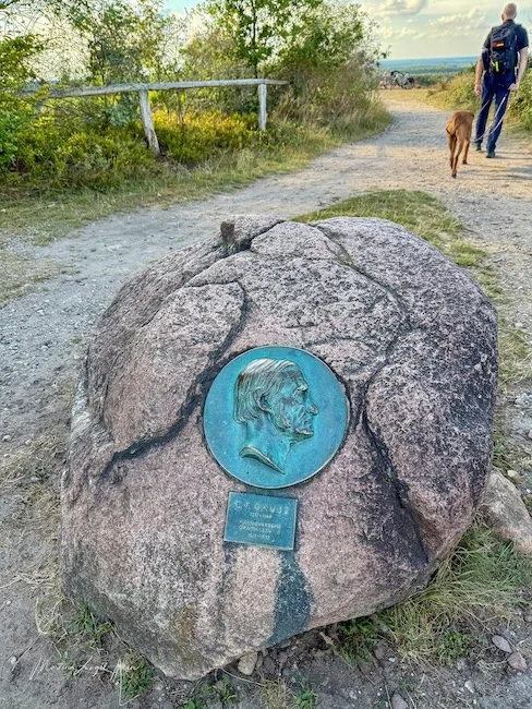 Gedenkstein auf dem Wilseder Berg
