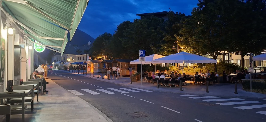 In Bovec kann man gut Essen gehen | Foto: Sabine Voltz